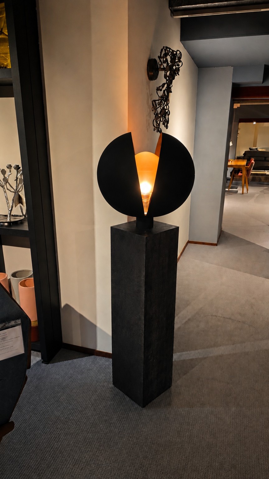 NACRE — Sculptural Light | Black Shells | Black steel Base - Image 2